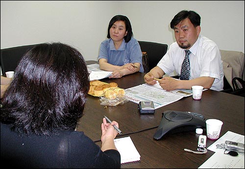 24일 저녁 오마이뉴스 사무실 '부동산 거품' 솔직토크에 모인 시민기자들 